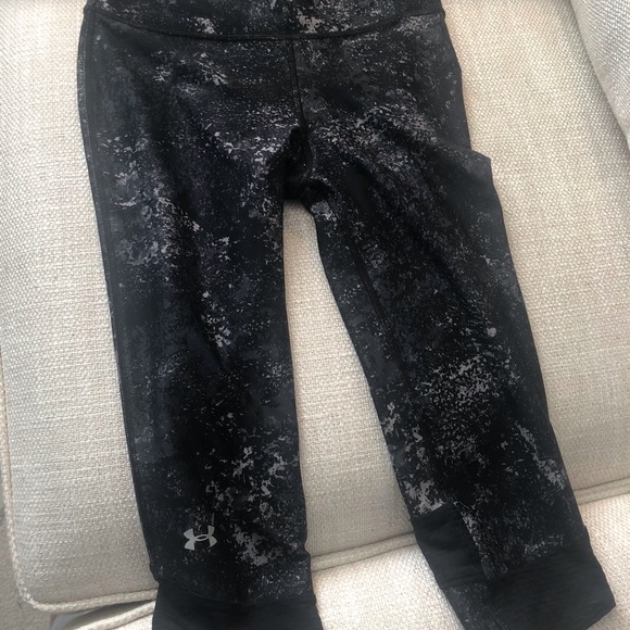 Under Armour Crop Leggings - Picture 1 of 9
